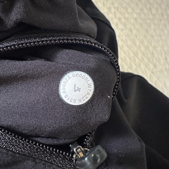 Lululemon Tracker Short V *4" Black SZ 4 - Picture 5 of 7
